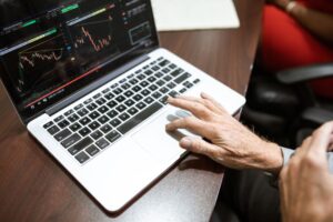 AEO vs SEO en 2026 : pourquoi les moteurs de réponse changent tout