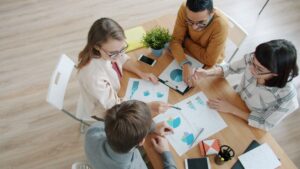 Contenus automatisés : ce que Google punit vraiment (et ce qu&rsquo;il tolère)